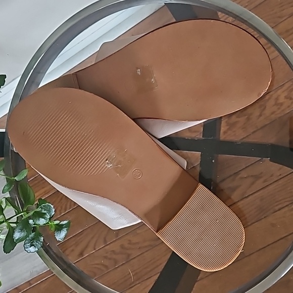 Beast Fashion Flat Sandles Size 8.5 Beige Vegan Leather Wide Single Banded - Picture 5 of 5